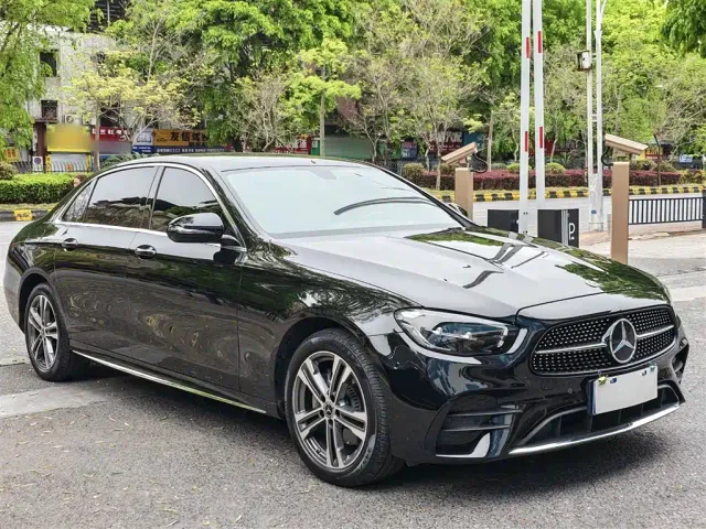 Mercedes-Benz E-Class — Фото автомобиля 3