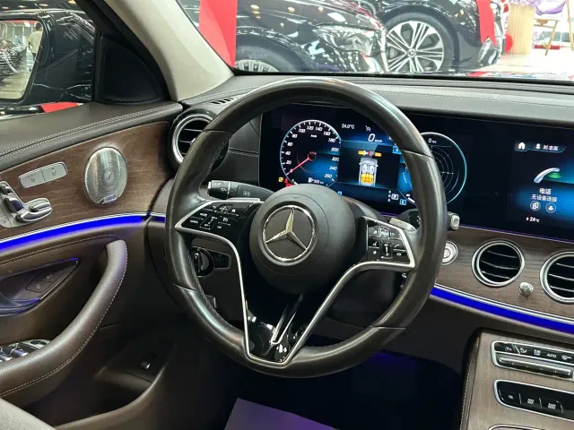 Mercedes-Benz E-Class — Фото автомобиля 15