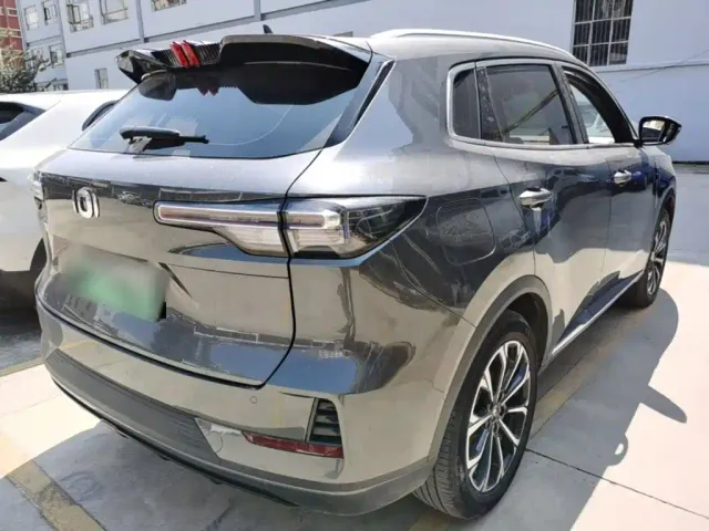 Changan Qiyuan Q05 — Фото автомобиля 6