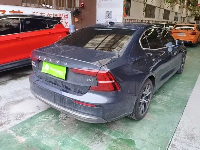 Volvo S60 — Фото автомобиля 6