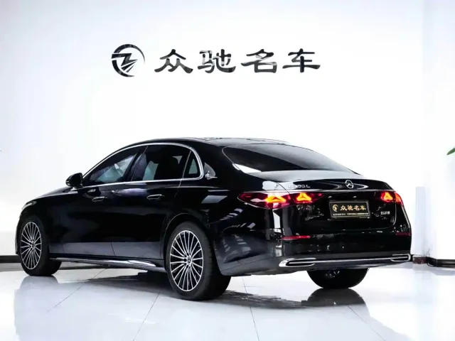 Mercedes-Benz E-Class — Фото автомобиля 12
