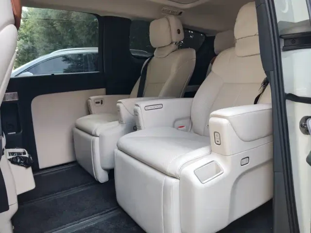 Li Auto MEGA — Фото автомобиля 13