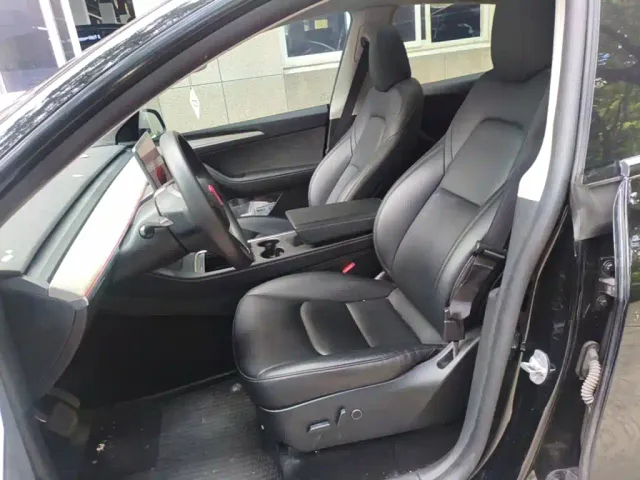 Tesla Model Y — Фото автомобиля 14