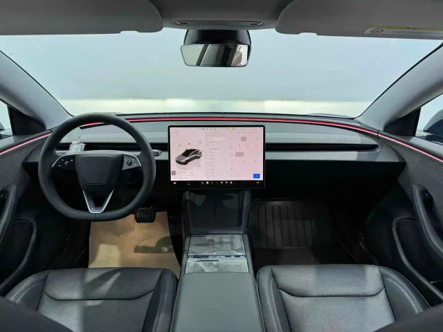 Tesla Model 3 — Фото автомобиля 7
