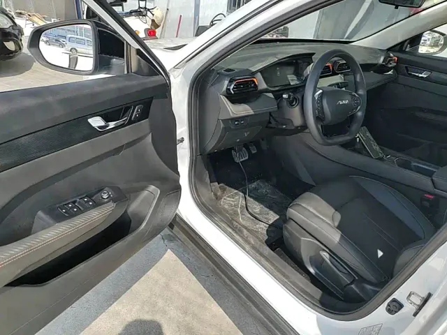 Dongfeng Yixuan — Фото автомобиля 15