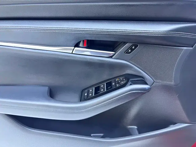 Mazda Axela — Фото автомобиля 8