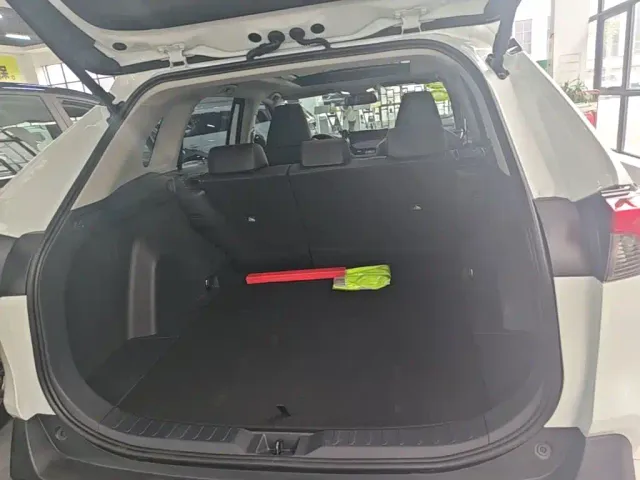 Toyota RAV4 — Фото автомобиля 18