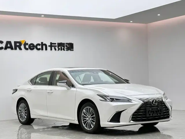 Lexus ES — Фото автомобиля 6