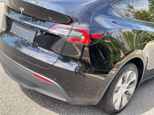 Tesla Model Y — Фото автомобиля 8