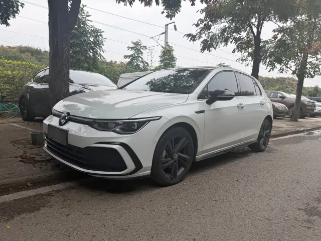 Фотография автомобиля — Volkswagen Golf