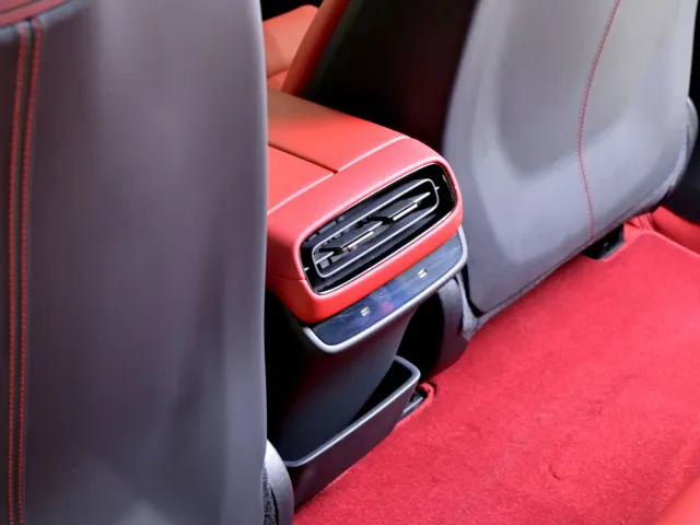 Xiaomi SU7 — Фото автомобиля 12