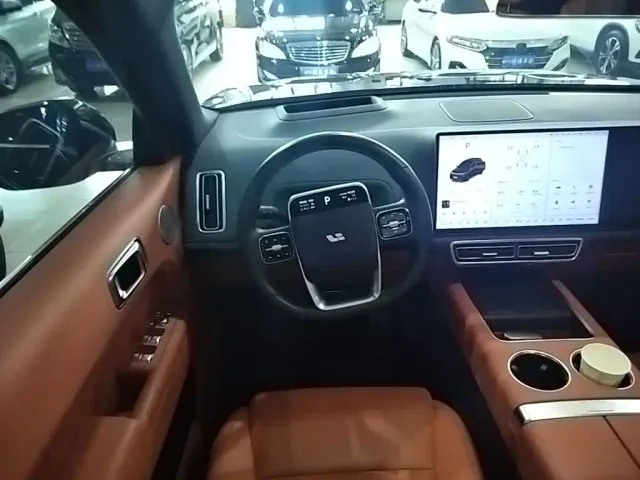 Li Auto L8 — Фото автомобиля 10