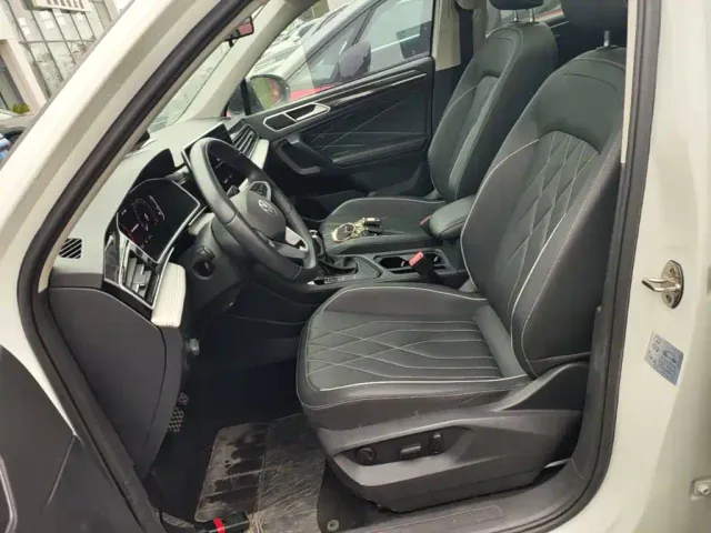 Volkswagen Tiguan L — Фото автомобиля 14