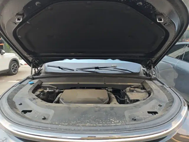 Li Auto L8 — Фото автомобиля 9