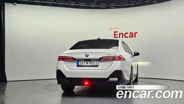 BMW 5 Series G60 — Фото автомобиля 4