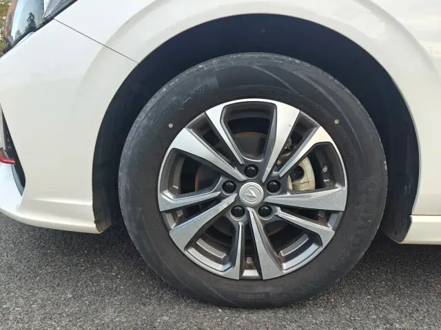 Changan Eado — Фото автомобиля 7