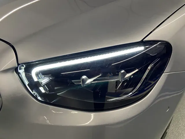 Mercedes-Benz E-Class — Фото автомобиля 9