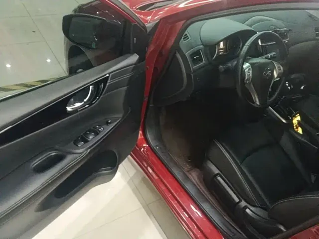 Nissan Tiida — Фото автомобиля 15