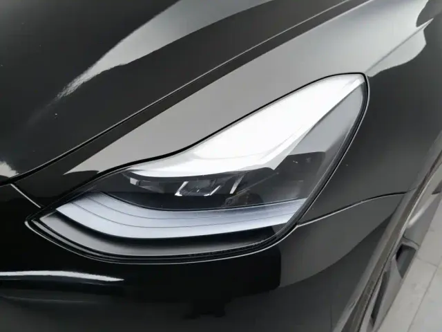 Tesla Model 3 — Фото автомобиля 7