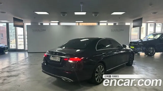 Mercedes-Benz E-Class — Фото автомобиля 2