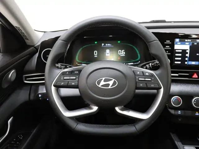 Hyundai Elantra — Фото автомобиля 13