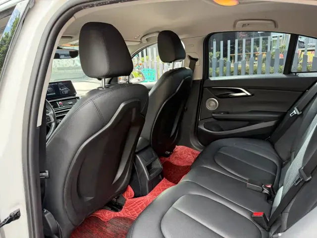 BMW 1 Series — Фото автомобиля 11