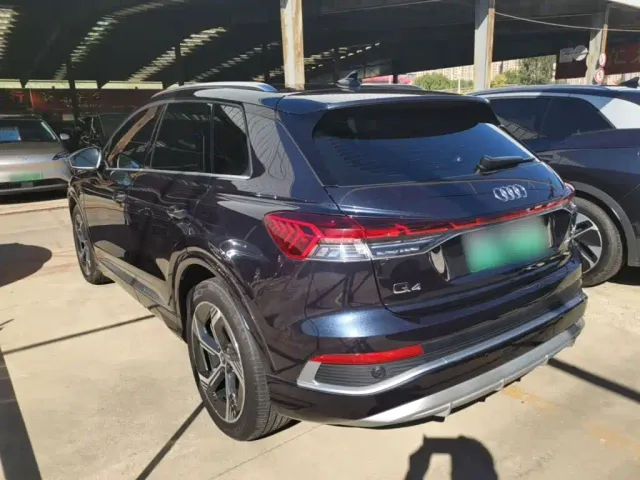 Audi Q4 e-tron — Фото автомобиля 4