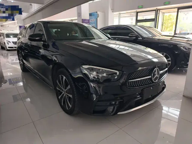 Mercedes-Benz E-Class — Фото автомобиля 3