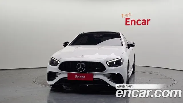 Mercedes-Benz E-Class — Фото автомобиля 3
