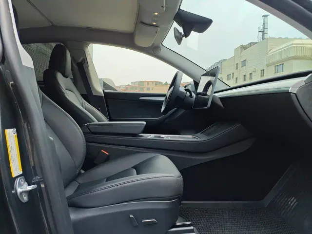 Tesla Model Y — Фото автомобиля 15