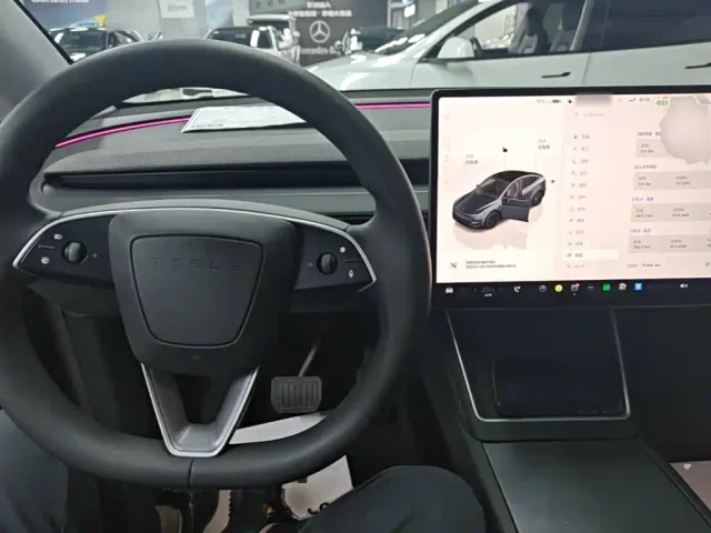 Tesla Model Y — Фото автомобиля 9