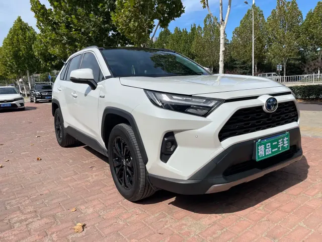 Toyota RAV4 — Фото автомобиля 3
