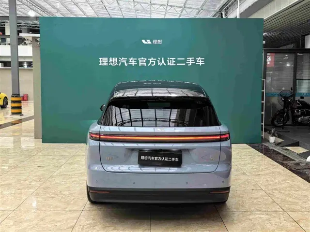 Li Auto i8 — Фото автомобиля 4