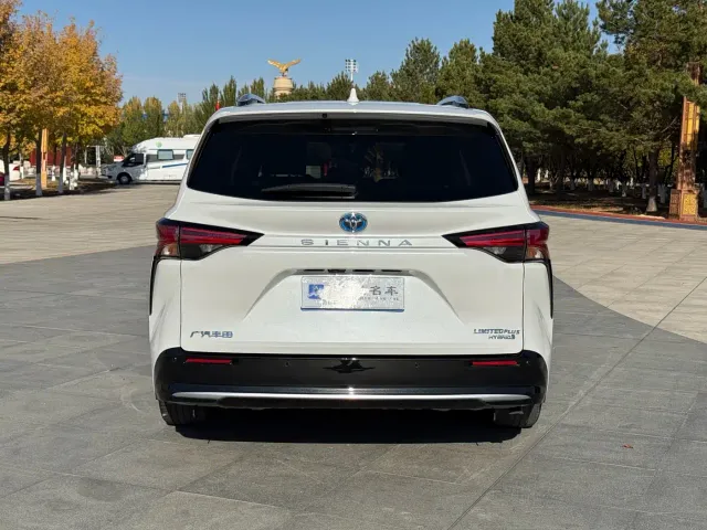 Toyota Sienna — Фото автомобиля 8