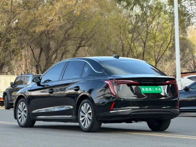 Hongqi E-QM5 — Фото автомобиля 4