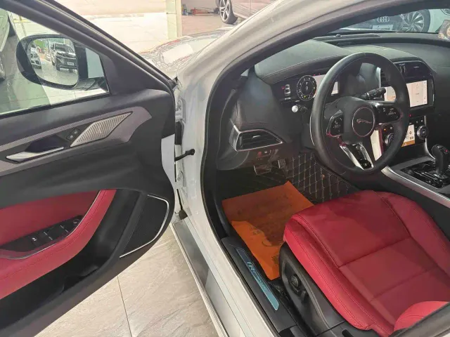 Jaguar XEL — Фото автомобиля 10