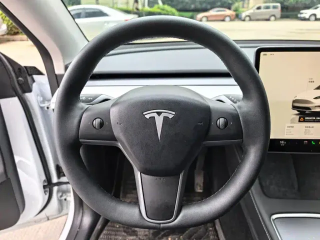Tesla Model Y — Фото автомобиля 7