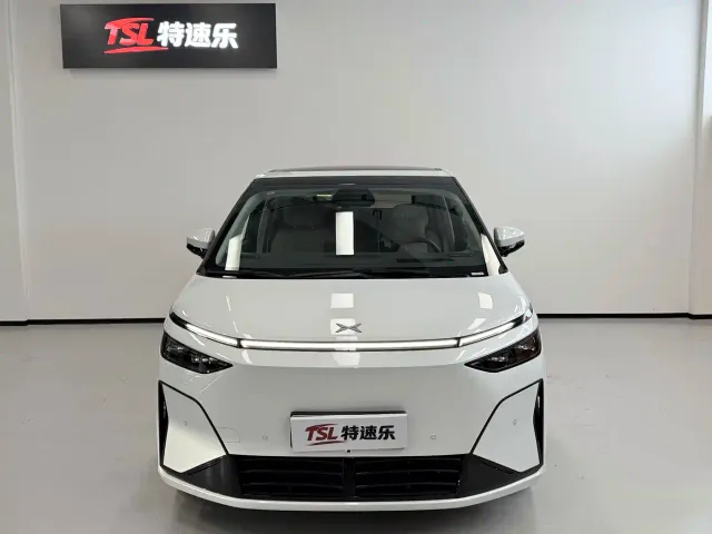 Xpeng X9 — Фото автомобиля 2
