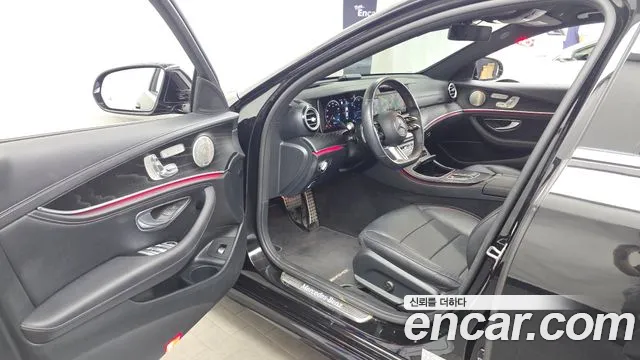 Mercedes-Benz E-Class — Фото автомобиля 4