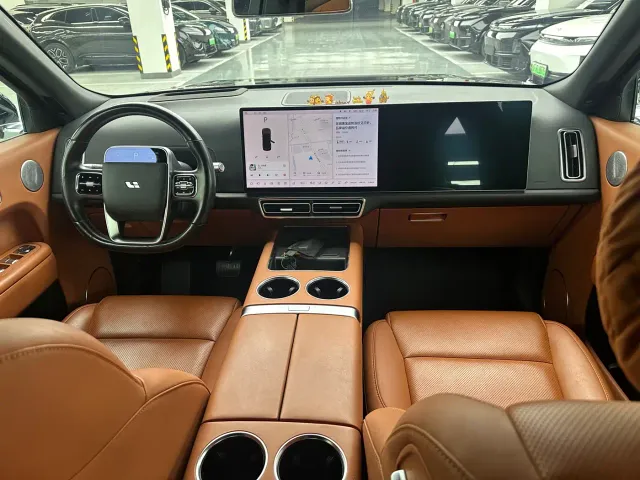 Li Auto L8 — Фото автомобиля 4