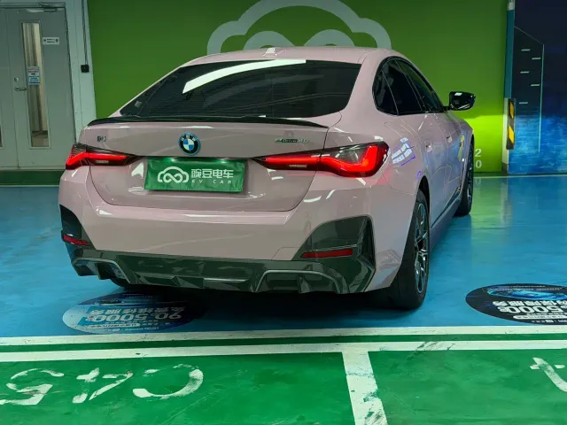 BMW i4 — Фото автомобиля 20