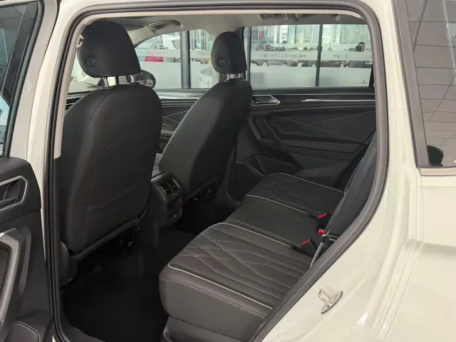 Volkswagen Tiguan L — Фото автомобиля 6