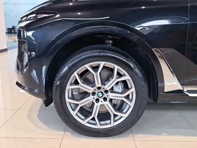 BMW X7 — Фото автомобиля 6