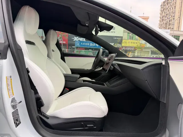 Tesla Model 3 — Фото автомобиля 18