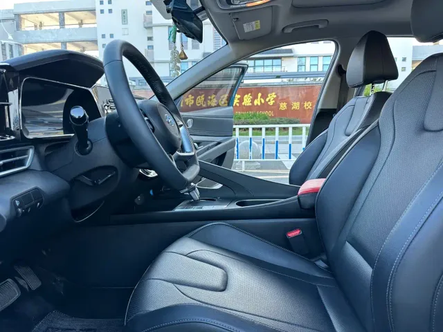Hyundai Elantra — Фото автомобиля 9