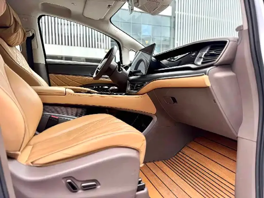 Denza Denza D9 2022 DM-i 970 AWD Flagship — Фото автомобиля 3