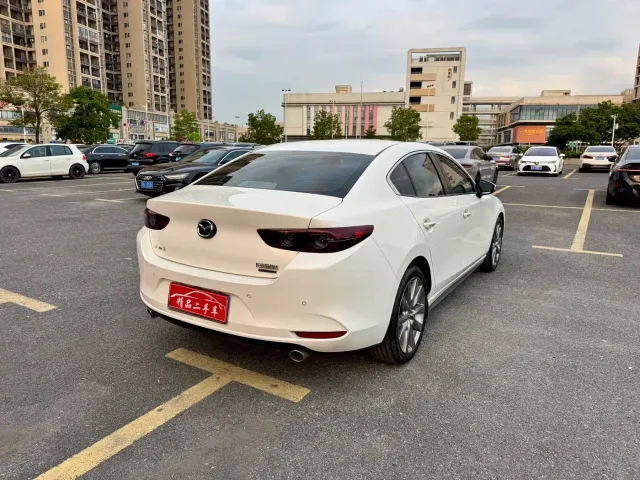 Mazda Axela — Фото автомобиля 4