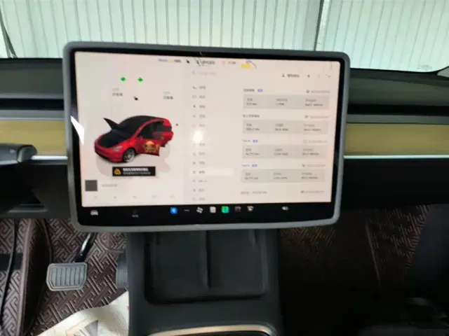 Tesla Model Y — Фото автомобиля 12