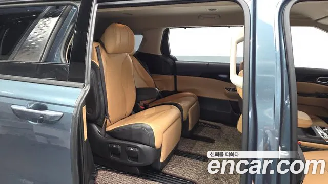 Kia Carnival Generation 4 — Фото автомобиля 11