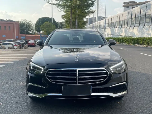 Фотография автомобиля — Mercedes-Benz E-Class